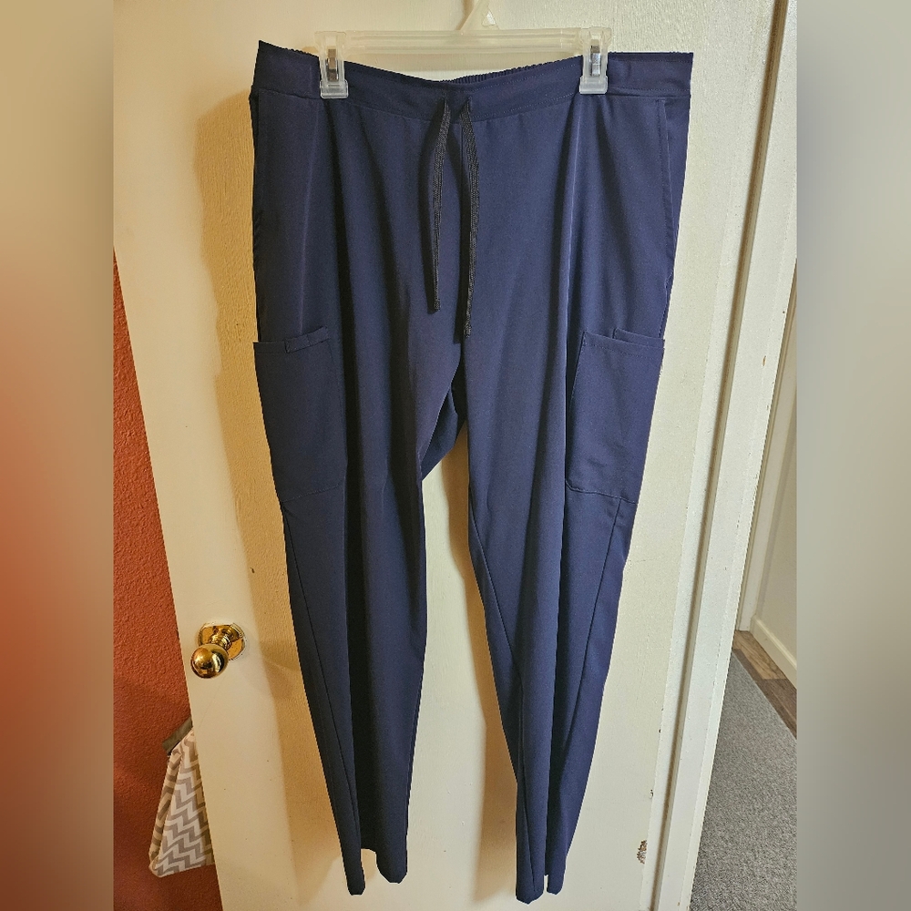 Medline Ave Clinton Unisex 6 Pocket Scrub Pants in Navy Large. New never worn ju